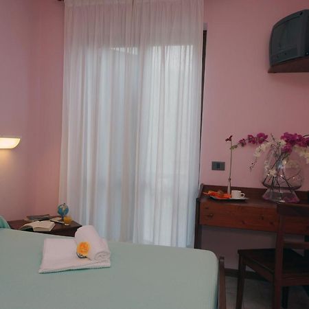 Hotel Garni Al Poggio Tignale Kültér fotó