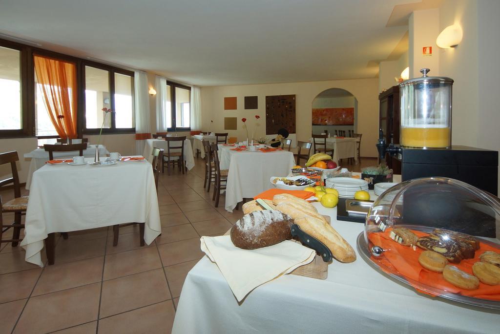 Hotel Garni Al Poggio Tignale Kültér fotó