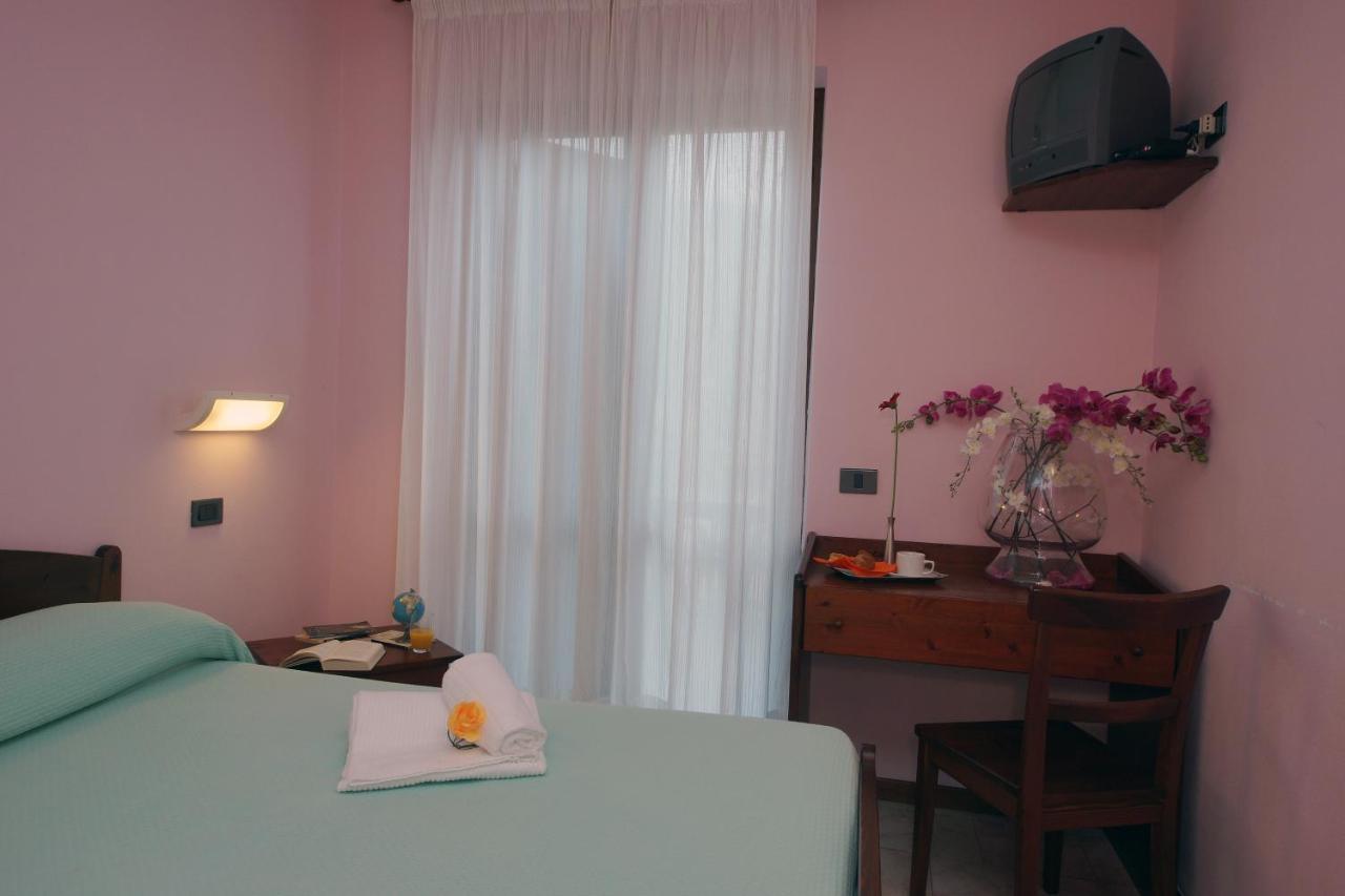 Hotel Garni Al Poggio Tignale Kültér fotó