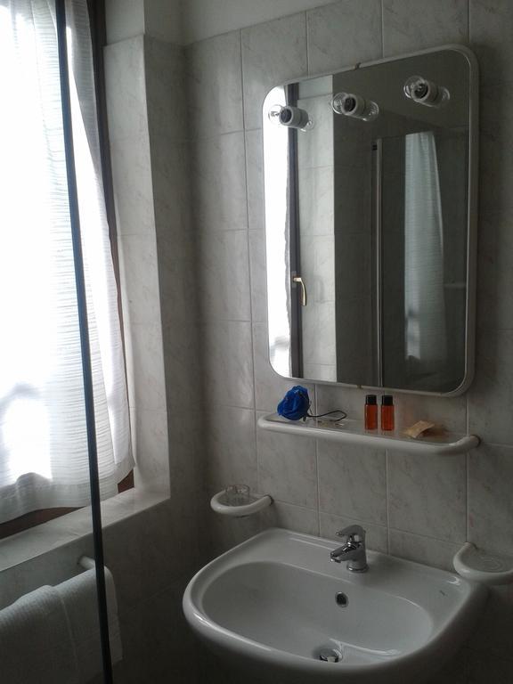 Hotel Garni Al Poggio Tignale Kültér fotó