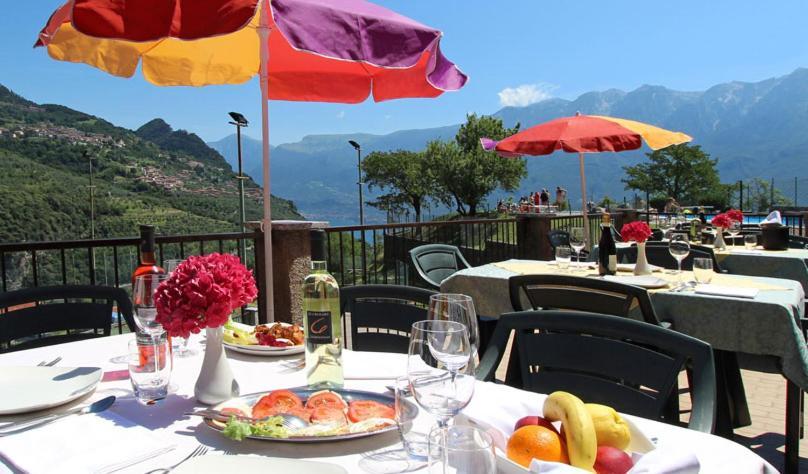 Hotel Garni Al Poggio Tignale Kültér fotó